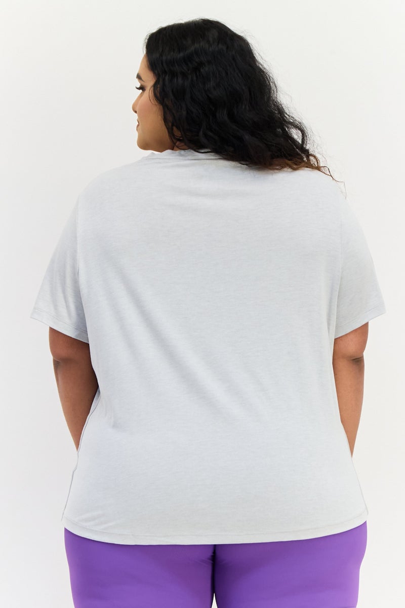 Reebok تي شيرت تدريب قصير الأكمام للنساء بحجم كبير، رمادي - Image 2